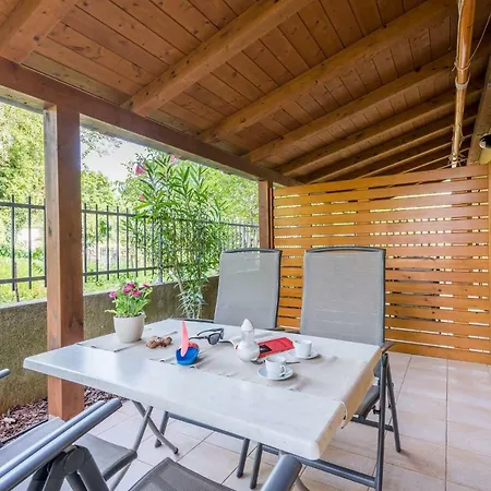 Apartment Insula Aurea *