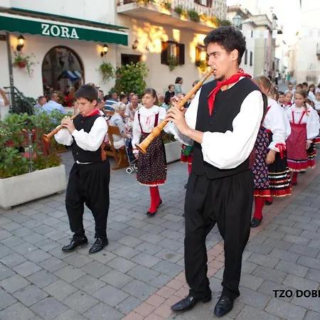 奥莉亚岛公寓 *